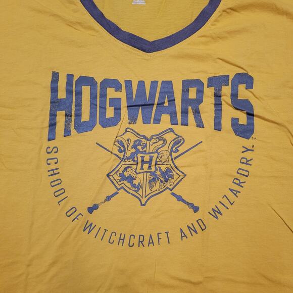 Official Harry Potter Hogwarts T-Shirt Womens Medium Boxy Cropped Fit - Picture 2 of 4